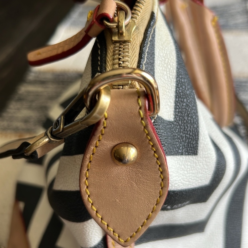Dooney Bourke strip bag - Picture 7 of 14